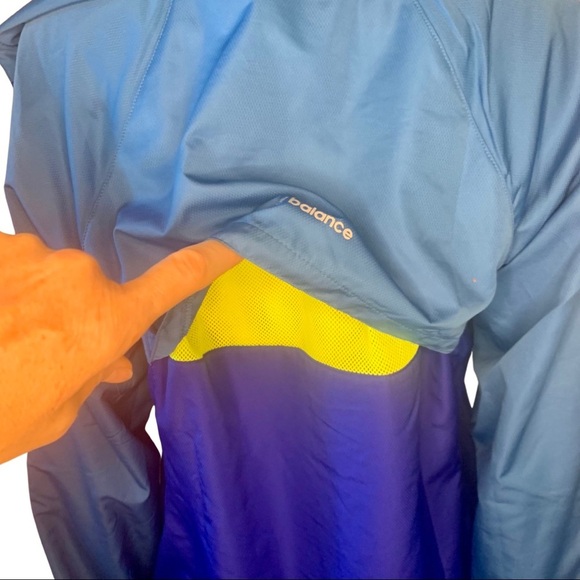 NEW BALANCE Running Jacket Lightweight Full Zip Hooded Active Windbreaker Size M - Picture 9 of 15